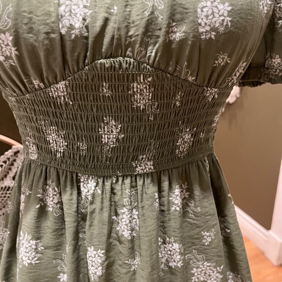 Heperus Green Floral Smocked Puff Sleeve Mini Dress – Size M - Picture 6 of 13